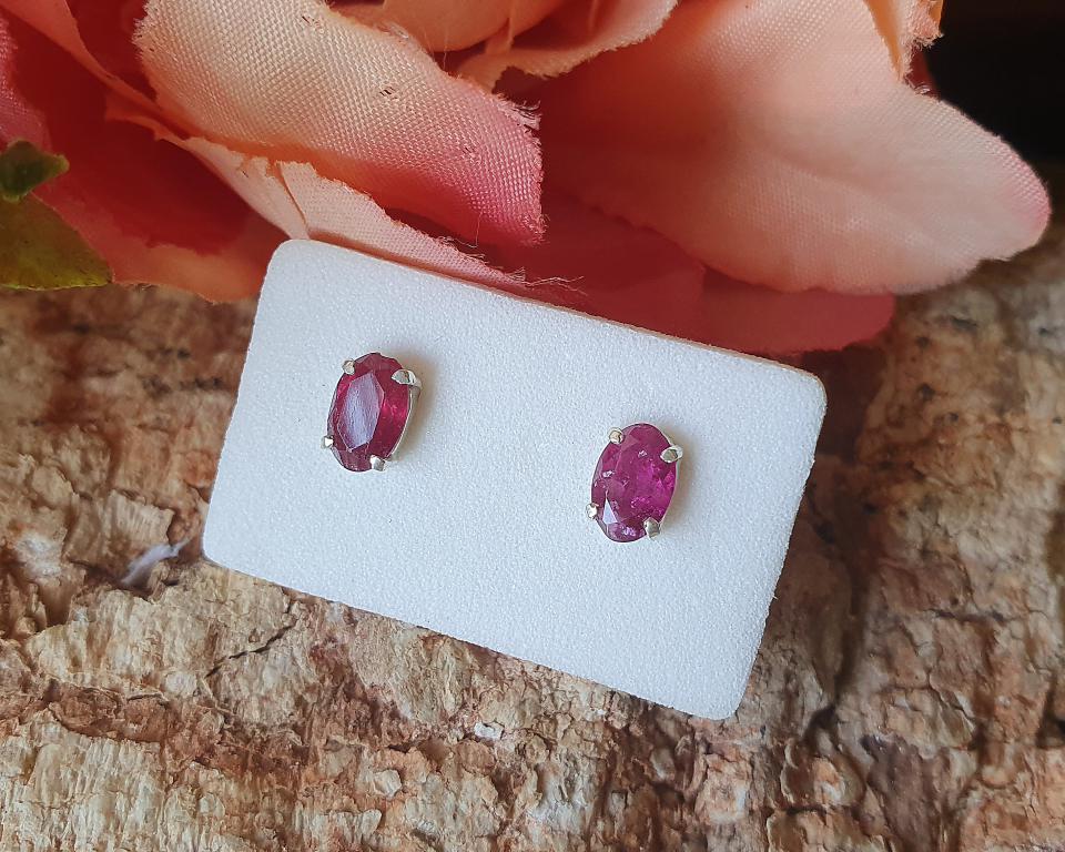 Brincos de Granada em Prata