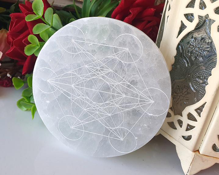 Placa Selenita Redonda com Símbolo Metatron 10 Cm - 250g