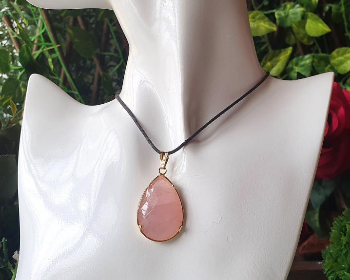 Pingente de Quartzo Rosa Facetado banhado a Ouro