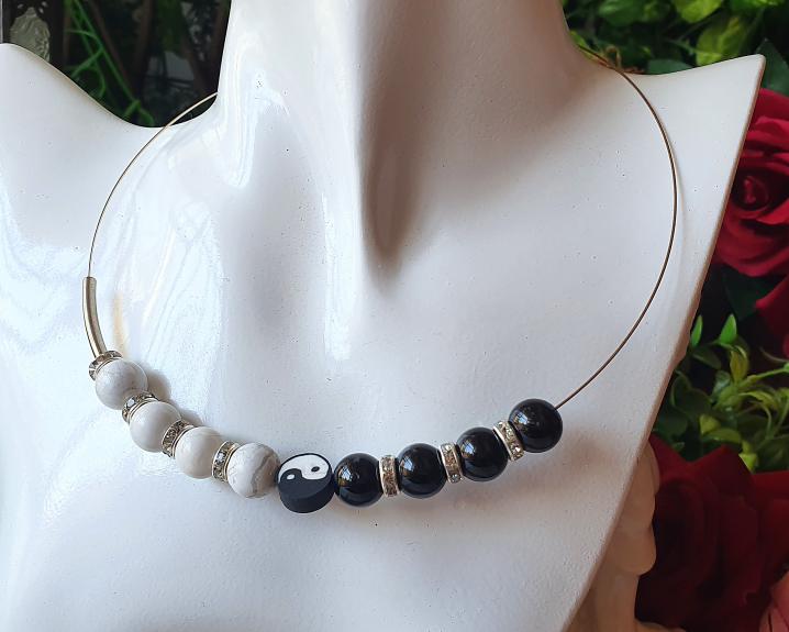 Colar Choker de Ágata Negra e Howlita branca- Yin yang