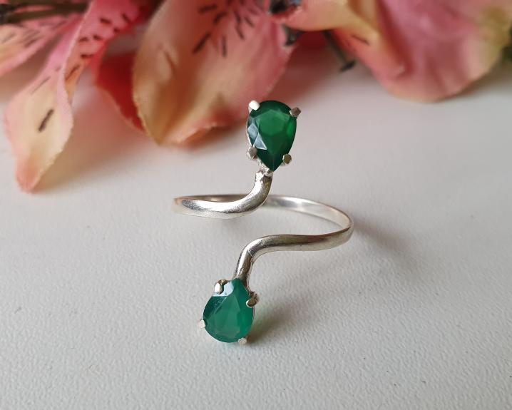 Anel Duplo de Crisoprásio Verde em Prata (Ajustável)