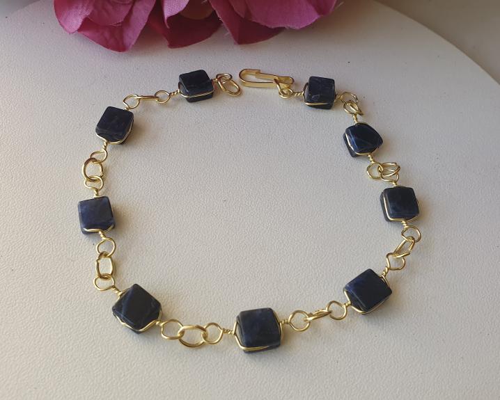 Pulseira de Sodalita  Banhada a Ouro