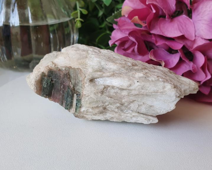 Turmalina Bicolor  na matriz (RARO) 158g