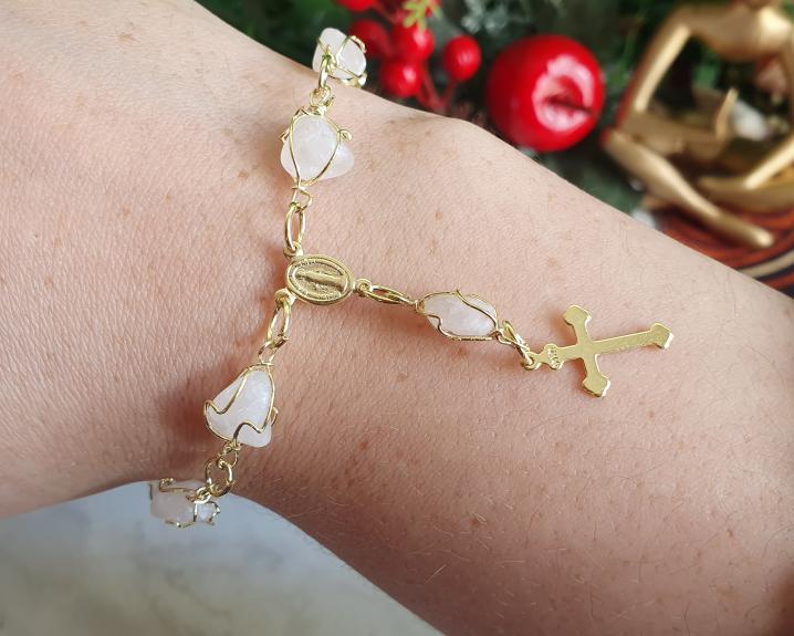 Pulseira Terço de Quartzo Rosa Banhado a Ouro