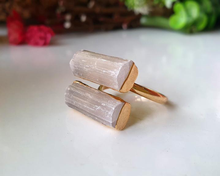 Anel Duplo de Selenita Banhado a Ouro (Ajust&aacute;vel)