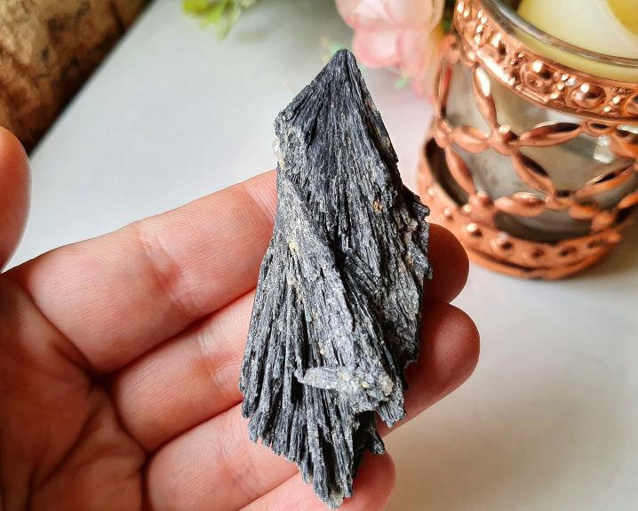 Vassouras de Bruxa (Cianita Negra) 14g