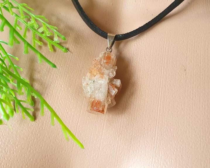 Pingente de Aragonita Sputnik