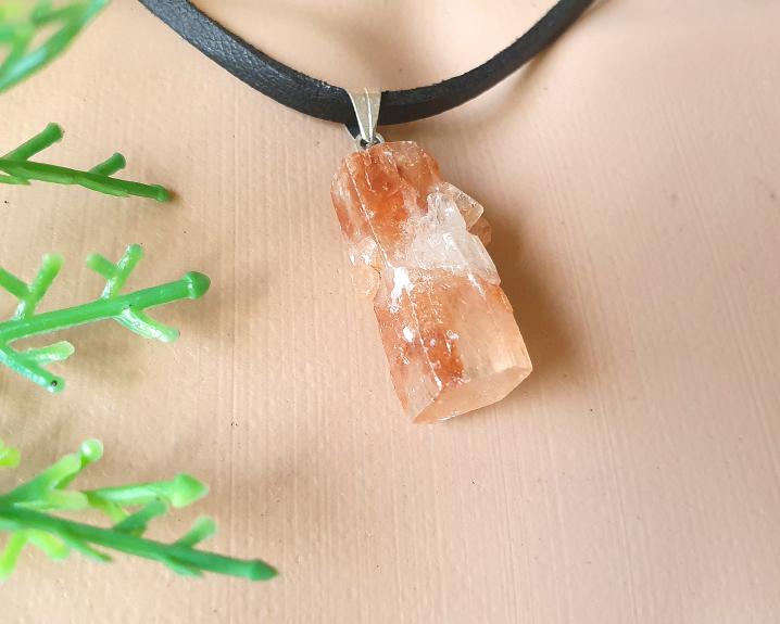 Pingente de Aragonita Sputnik