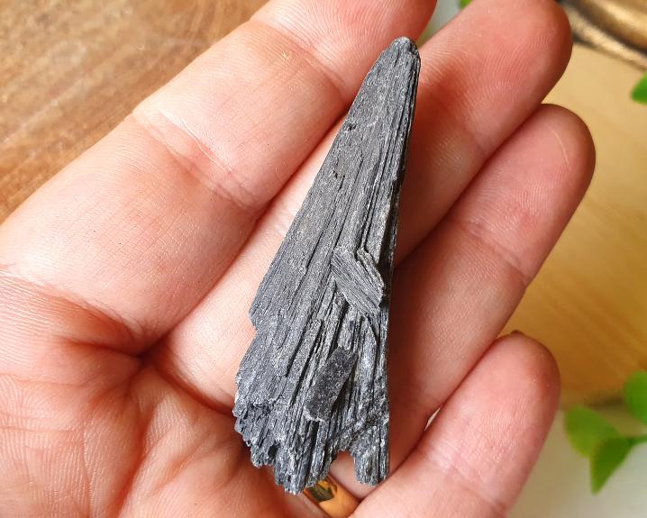 Vassouras de Bruxa (Cianita Negra) 12g