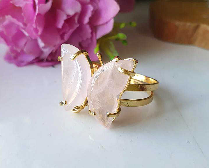 Anel  Borboleta de Quartzo Rosa Banhado a Ouro (Ajustável)