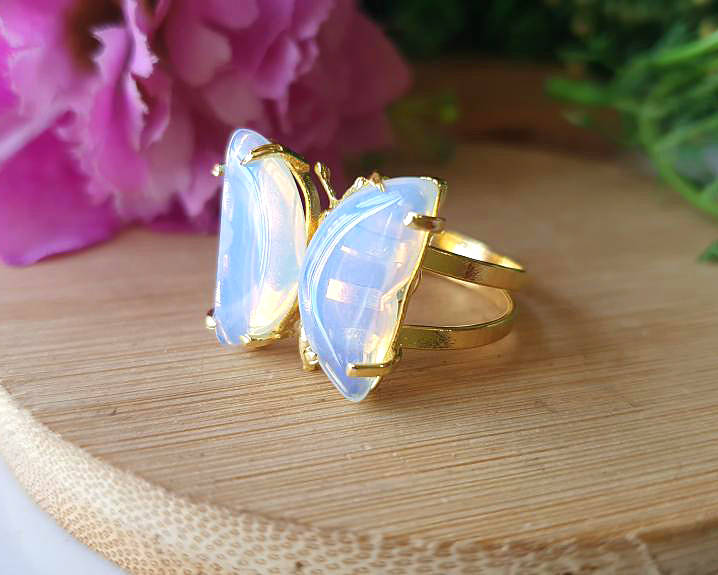 Anel Borboleta de Opalina Banhado a Ouro (ajustável)