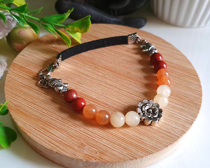 Pulseira "Flor de Guaraci" de Calcitas e Jaspe Vermelho