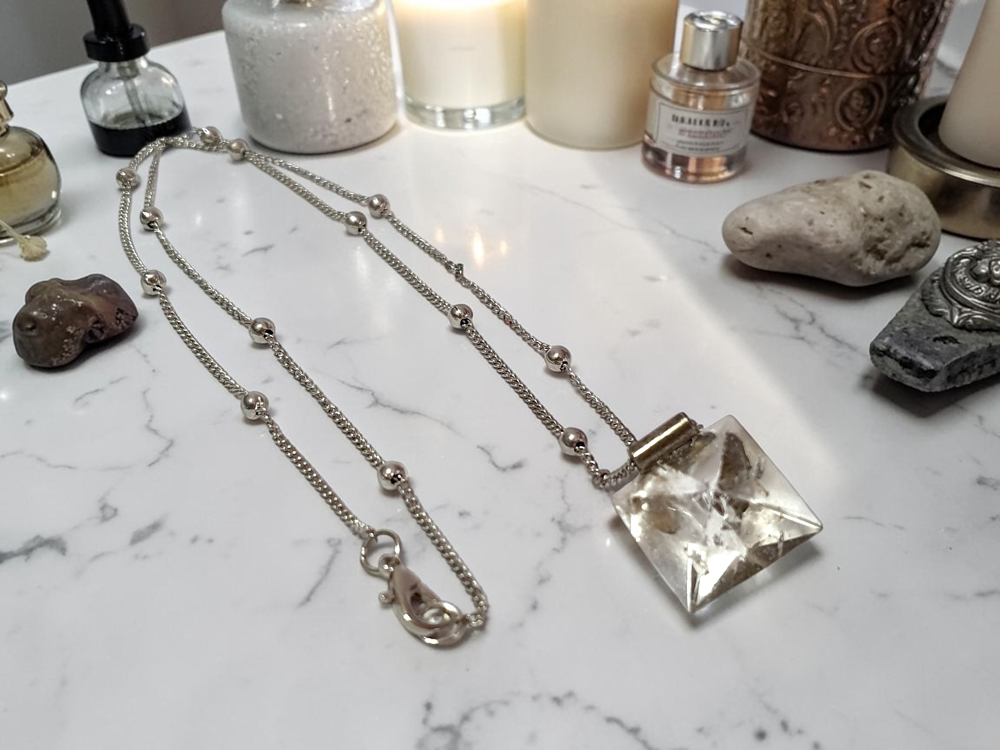 Colar de Sólido Platônico de Cristal