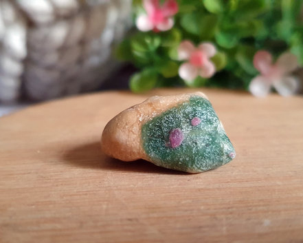Rubi Autêntico  (Brilha na Luz Negra UV) 3CM