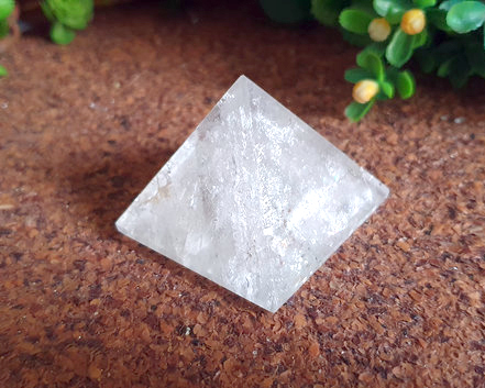 Pirâmide de Cristal  64g