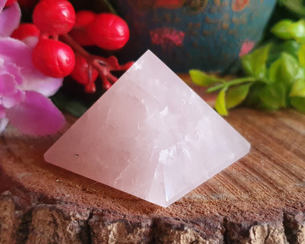 Pirâmide de Quartzo Rosa  60g