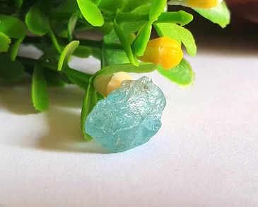 Cristal de Apatita Azul Bruta