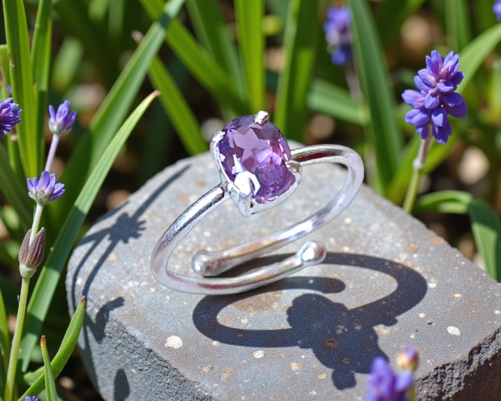 Anel de Ametista em Prata (Ajustável)