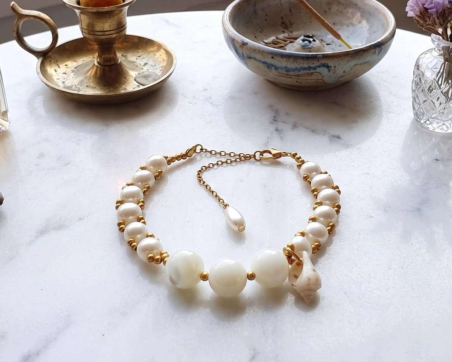 Pulseira de P&eacute;rolas e Madrep&eacute;rolas