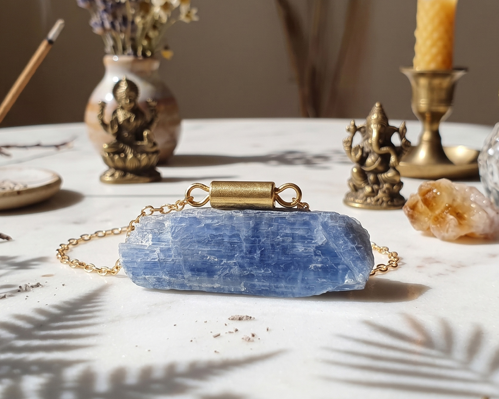 Colar de Cianita Azul em Aço Inox Dourado