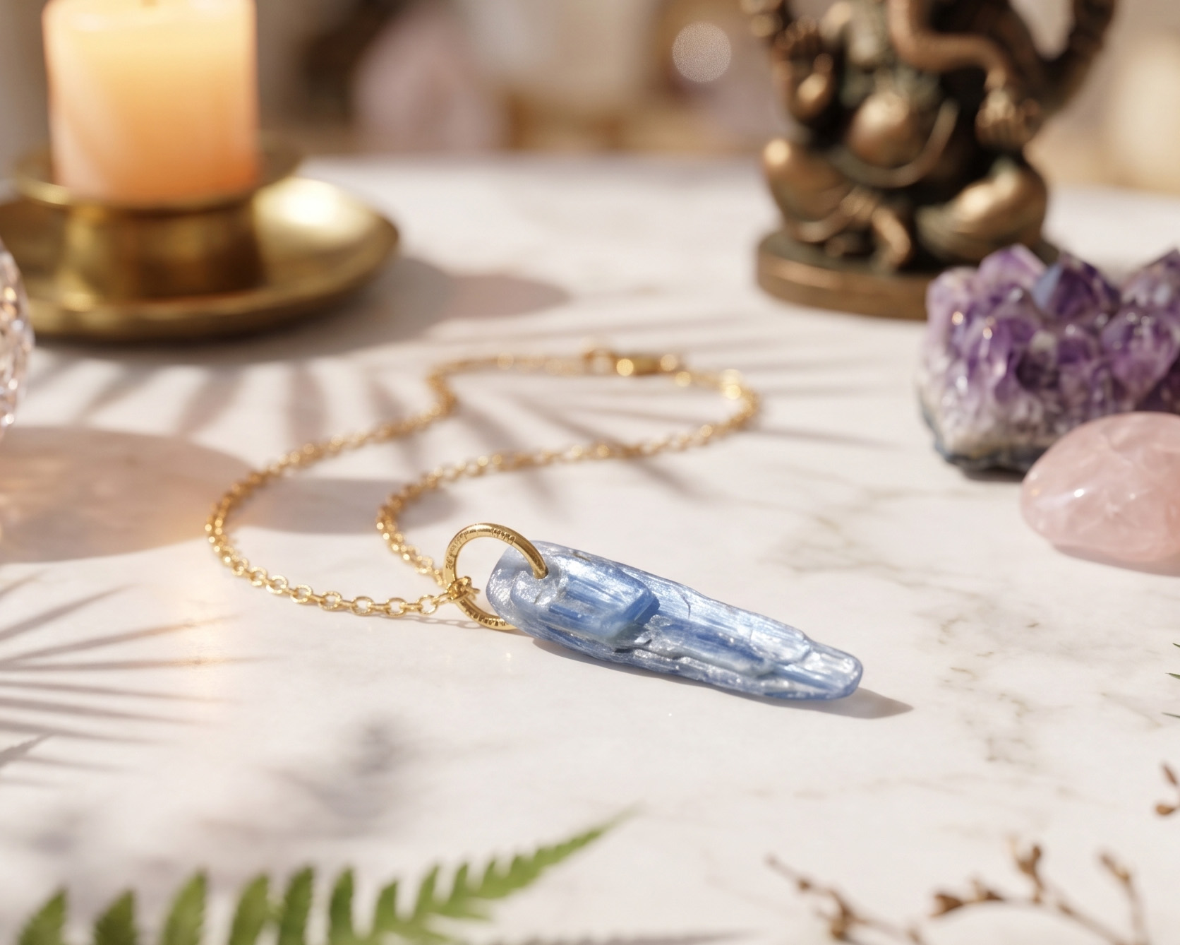 Colar de Cianita Azul em Aço Inox Dourado