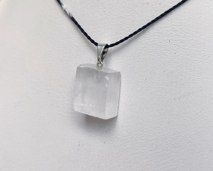 Pingente de Calcita &Oacute;tica