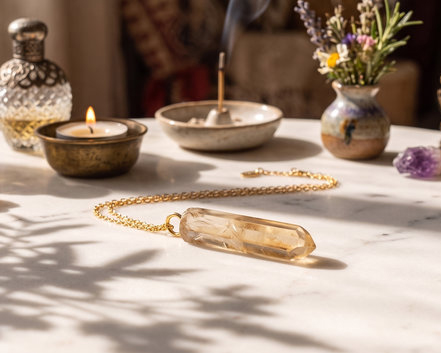 Colar de Cristal Lemúria Corrente em Aço Inox Dourado