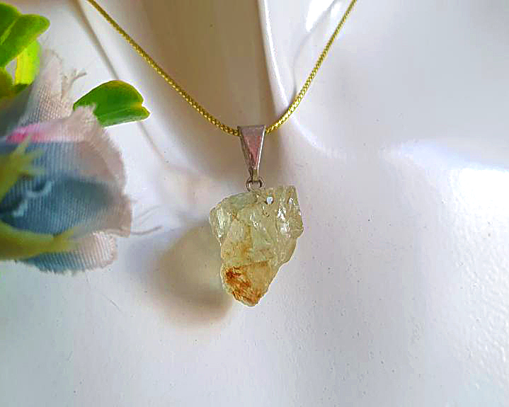 Pingente de Água Marinha Cristalizada Banhado a Prata