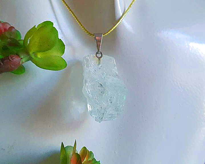 Pingente de &Aacute;gua Marinha Cristalizada Banhado a Prata