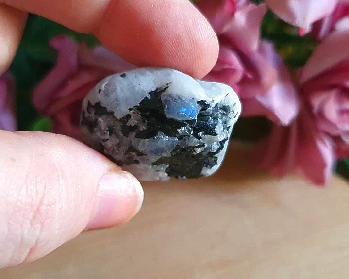 Pedra da Lua Polida Iridescente