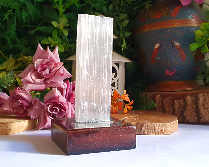 Selenita na Base de Madeira