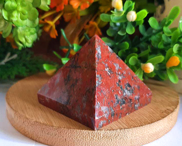 Pirâmide de Jaspe Vermelho 75g