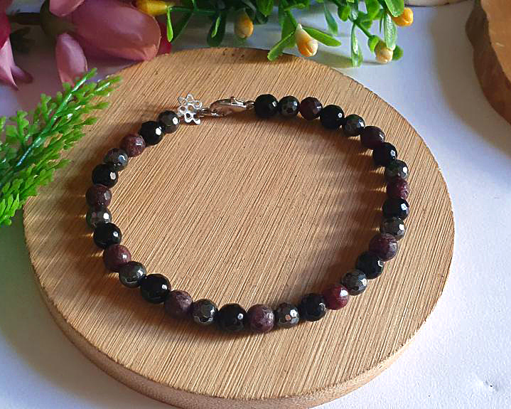 Pulseira Proteçao de Sélquis (Ágata negra, Hematita e Granada facetada)