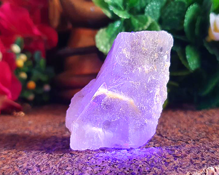 Cristal Powelite (Brilha na Luz Negra UV) RARO