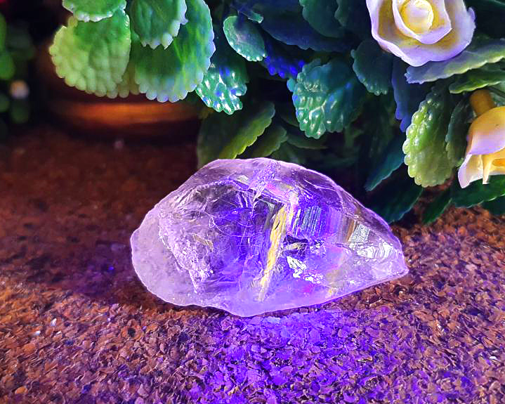 Cristal Powelite (Brilha na Luz Negra UV) RARO