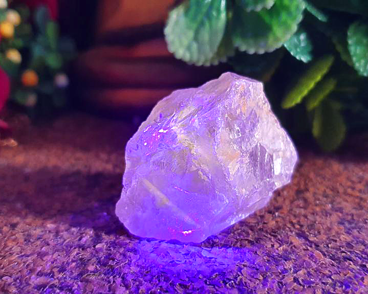 Cristal Powelite (Brilha na Luz Negra UV) RARO