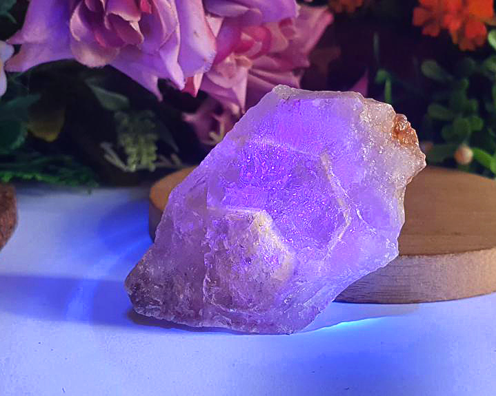 Cristal Powelite (Brilha na Luz Negra UV) RARO