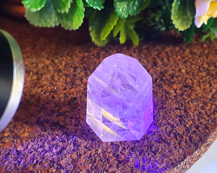 Ponta de Cristal Powelite (Brilha na Luz Negra UV) RARO 23g