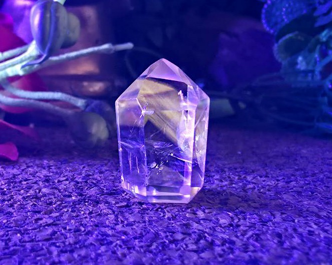 Ponta de Cristal Powelite (Brilha na Luz Negra UV) RARO 11g
