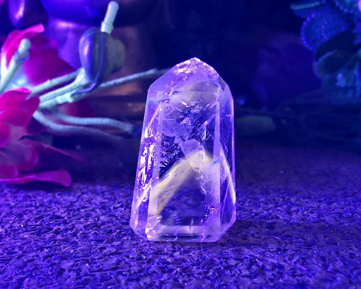 Ponta de Cristal Powelite (Brilha na Luz Negra UV) RARO  17g