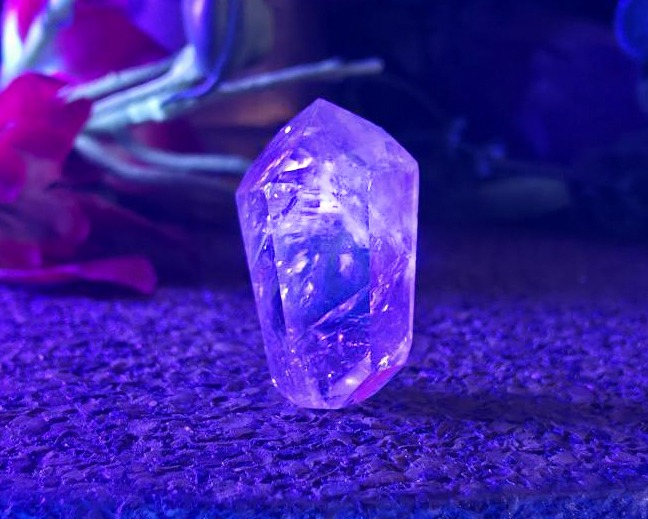 Ponta de Cristal Powelite (Brilha na Luz Negra UV) RARO 6g