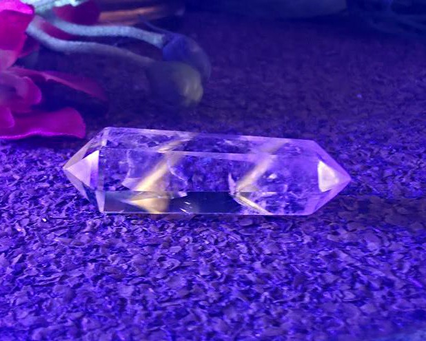 Biterminado de Cristal Powelite (Brilha na Luz Negra UV) RARO 10g