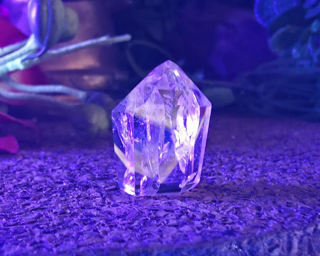 Ponta de Cristal Powelite (Brilha na Luz Negra UV) RARO 9g