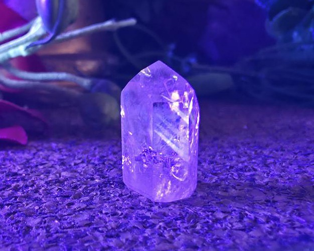 Ponta de Cristal Powelite (Brilha na Luz Negra UV) RARO 7g