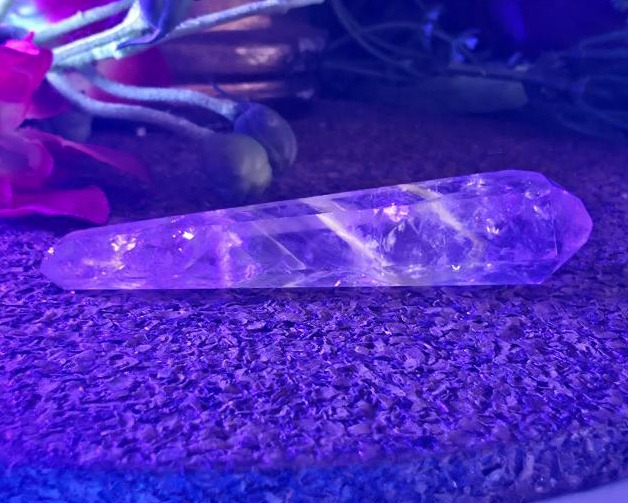 Biterminado de Cristal Powelite (Brilha na Luz Negra UV) RARO 17g