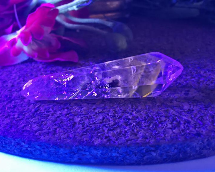 Biterminado de Cristal Powelite (Brilha na Luz Negra UV) RARO 17g