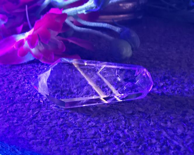 Biterminado de Cristal Powelite (Brilha na Luz Negra UV) RARO 14g