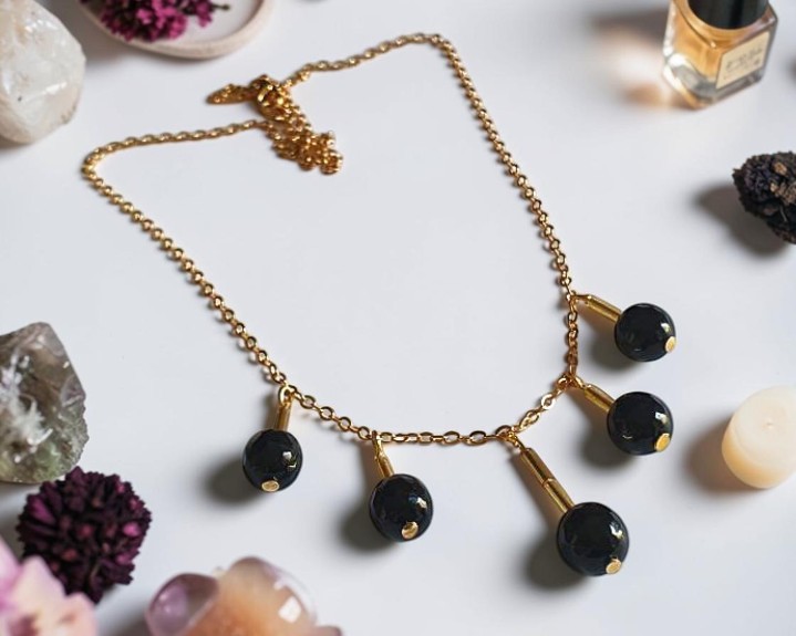 Colar de &Aacute;gata Negra em A&ccedil;o Inox  Dourado