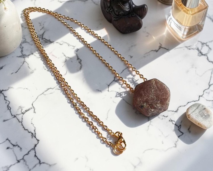 Colar de Rubi Atlante em A;o Inox Dourado