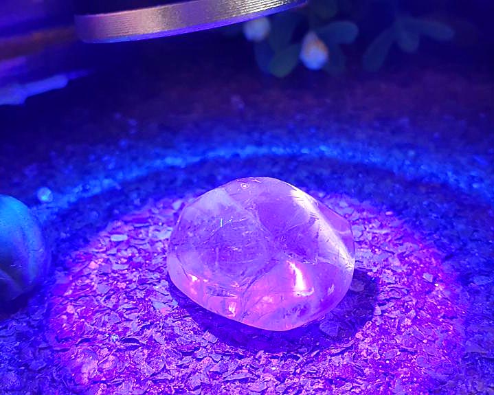 Cristal Powelite  Polido (Brilha na Luz Negra UV) RARO 7g